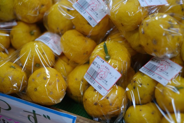 柚子が袋いっぱいで100円！