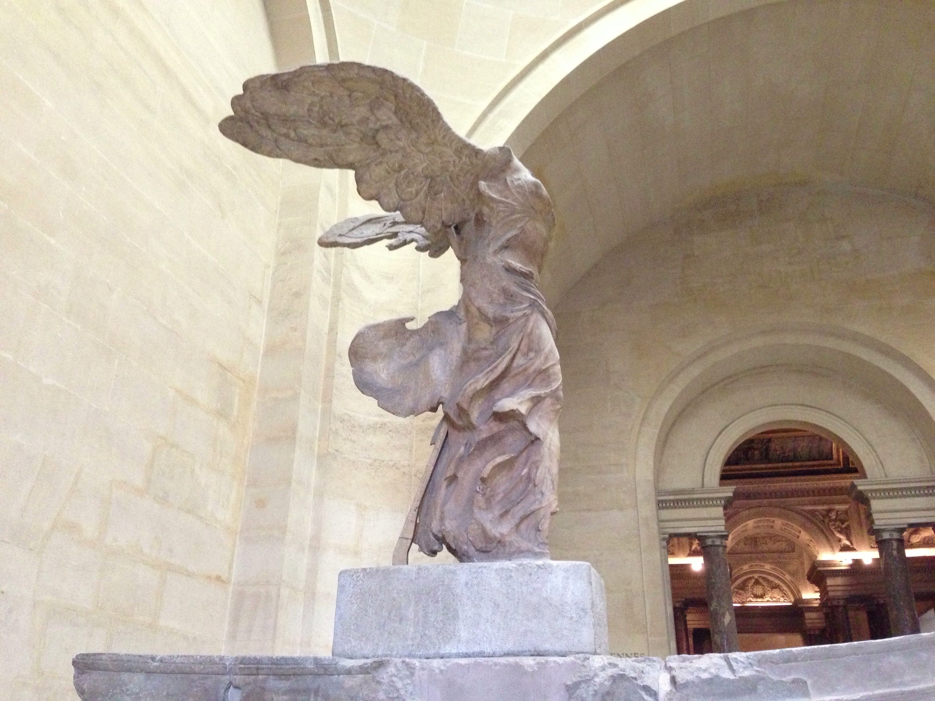 ルーブル美術館で「サモトラケのニケ」像のオーラを体感してきた