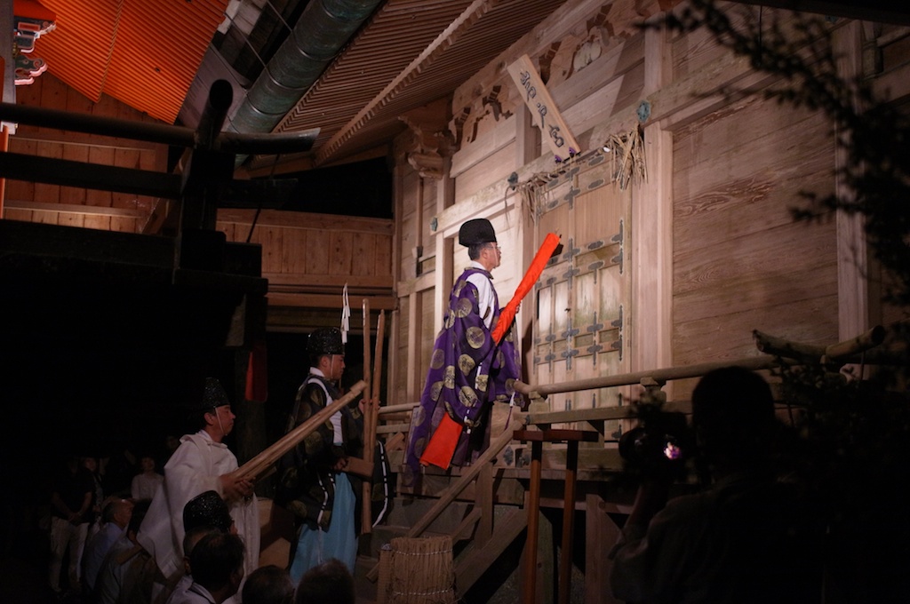 【糸島】厳粛な雰囲気に包まれた7月2日午前4時！桜井神社の岩戸開きは早朝に行くべし！